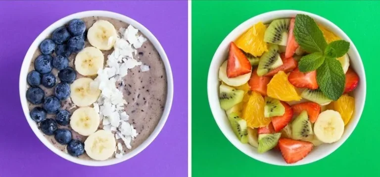 Semangkuk salad dan smoothies bowl yang dibandingkan